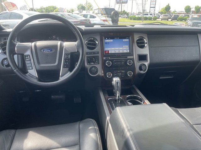 2017 Ford Expedition Platinum 4WD photo