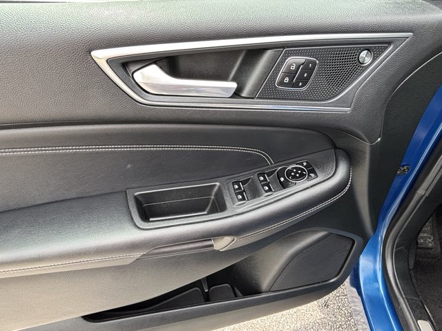 2022 Ford Edge Titanium AWD photo