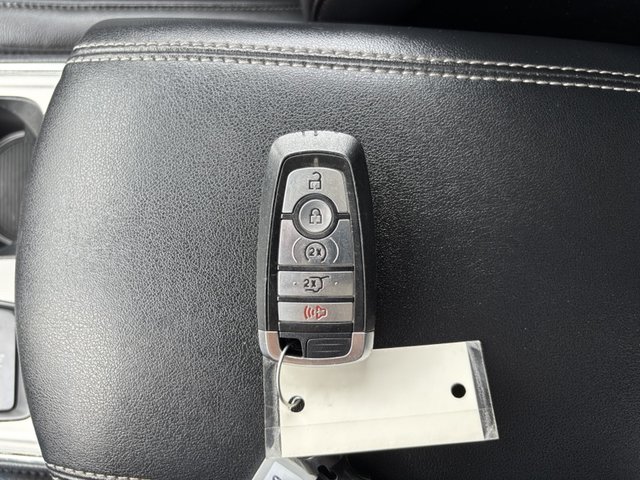 2022 Ford Edge Titanium AWD photo