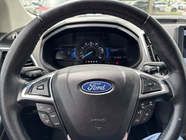 2022 Ford Edge Titanium AWD photo