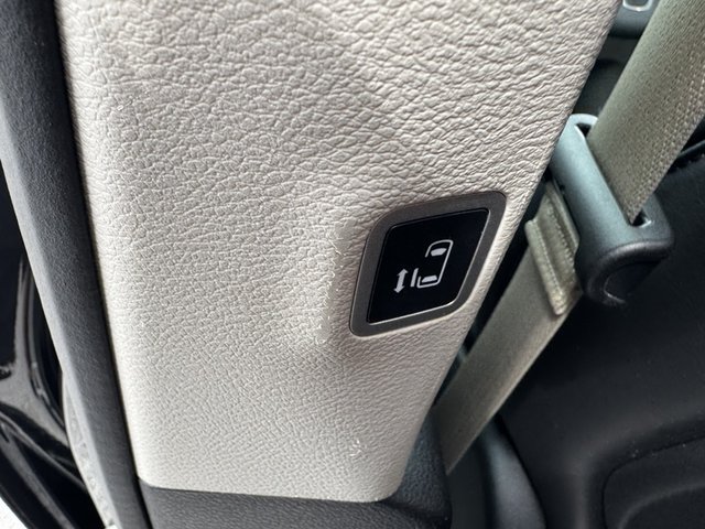 2023 Chrysler Pacifica Touring L FWD photo