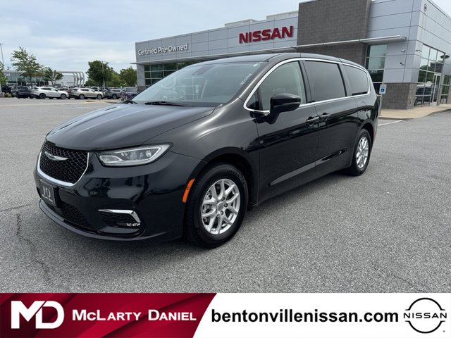 2023 Chrysler Pacifica Touring L FWD photo