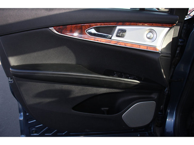 2019 Lincoln Nautilus Reserve FWD photo