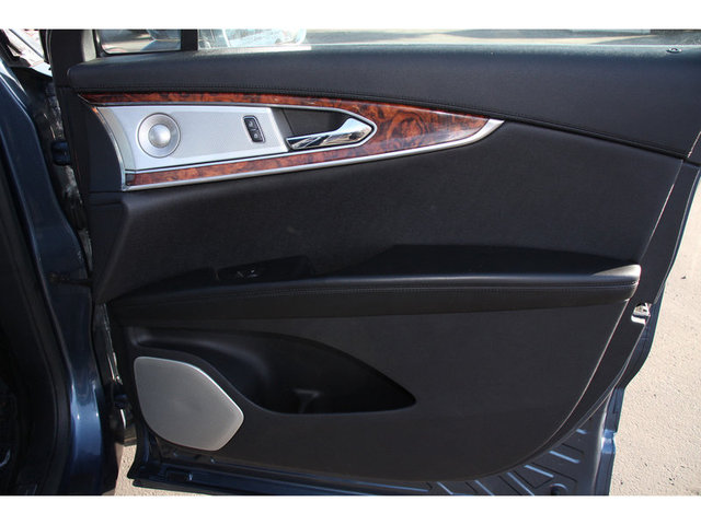 2019 Lincoln Nautilus Reserve FWD photo