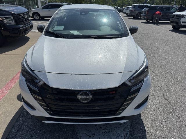 2025 Nissan Versa SR photo