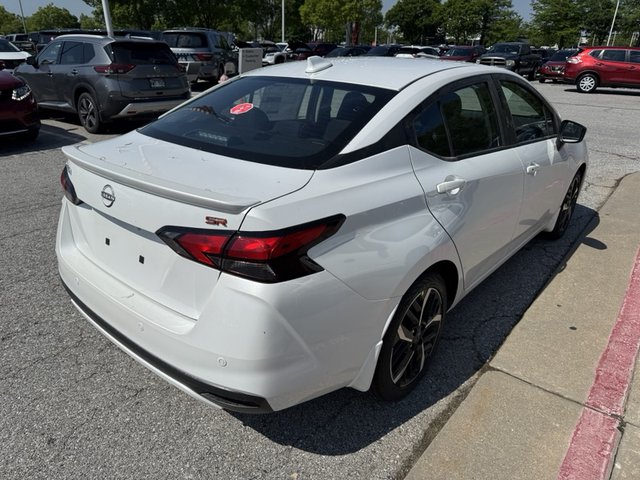 2025 Nissan Versa SR photo