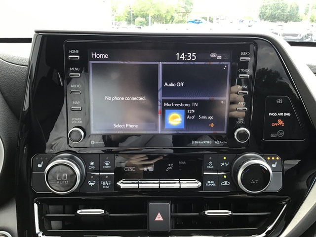 2021 Toyota Highlander XLE AWD photo