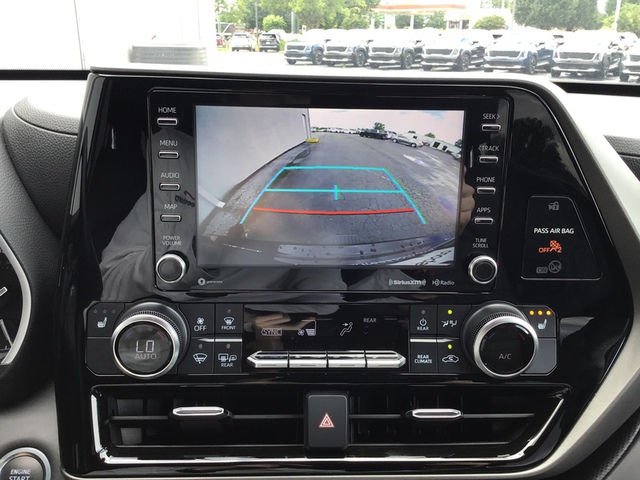 2021 Toyota Highlander XLE AWD photo
