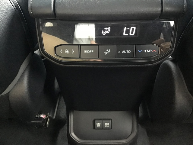 2021 Toyota Highlander XLE AWD photo