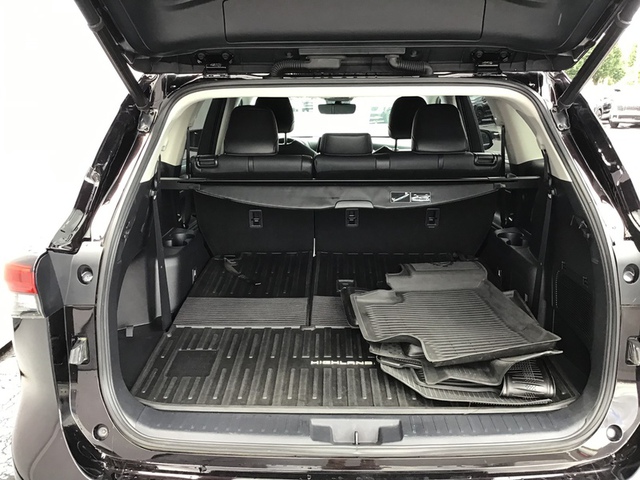 2021 Toyota Highlander XLE AWD photo