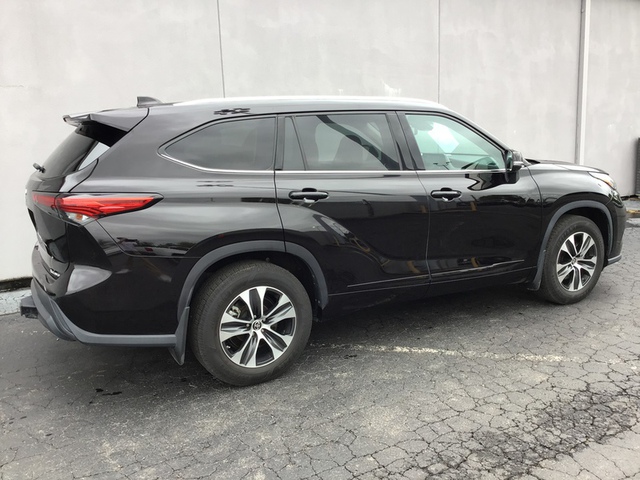 2021 Toyota Highlander XLE AWD photo