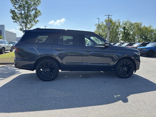 2025 Lincoln Navigator Reserve 4WD photo