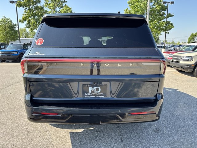 2025 Lincoln Navigator Reserve 4WD photo