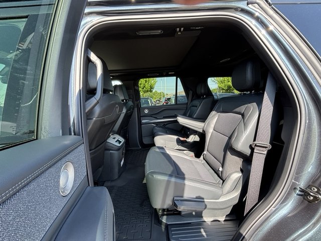 2025 Lincoln Navigator Reserve 4WD photo