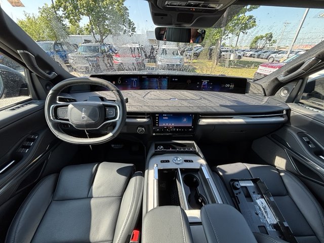 2025 Lincoln Navigator Reserve 4WD photo