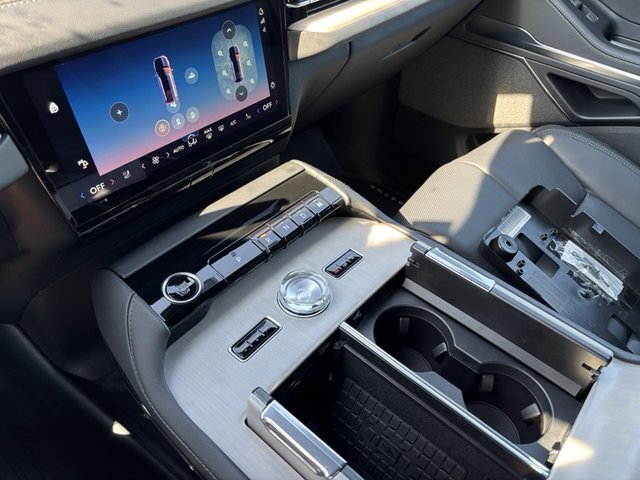 2025 Lincoln Navigator Reserve 4WD photo