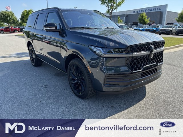 The 2025 Lincoln Navigator Reserve 4WD photos