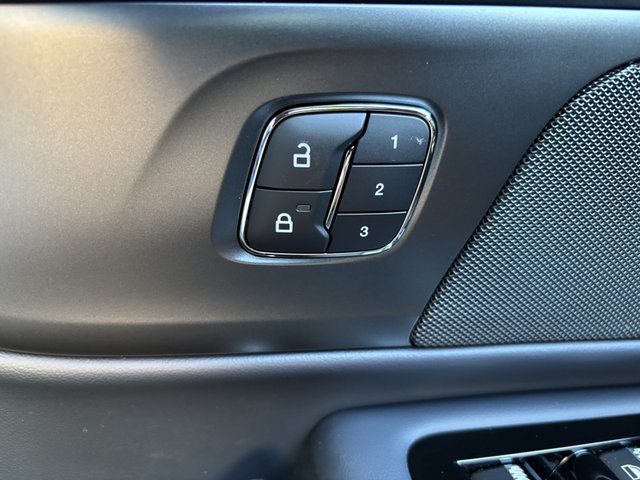 2025 Lincoln Nautilus Reserve AWD photo