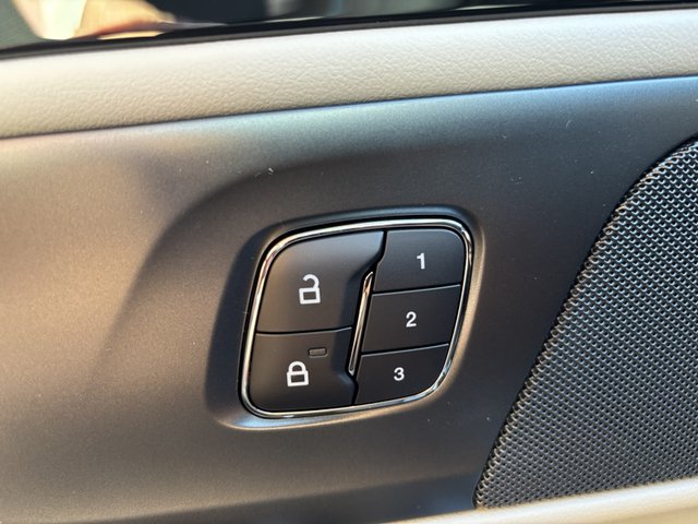 2025 Lincoln Nautilus Premiere AWD photo
