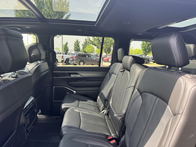 2025 Jeep Wagoneer 4WD photo