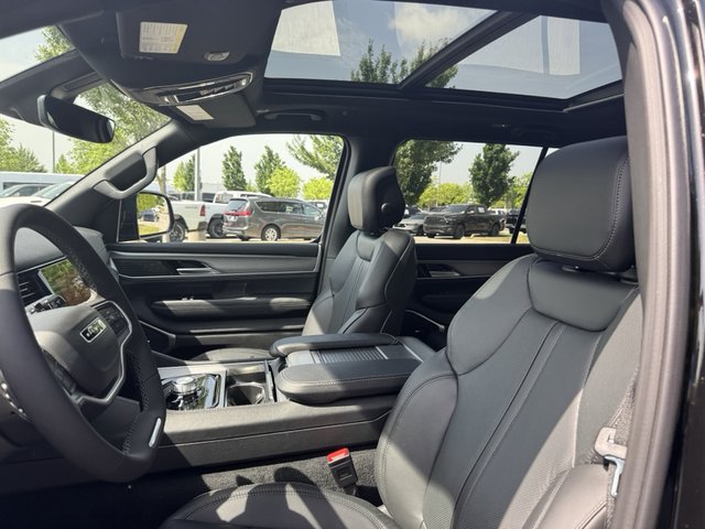 2025 Jeep Wagoneer 4WD photo