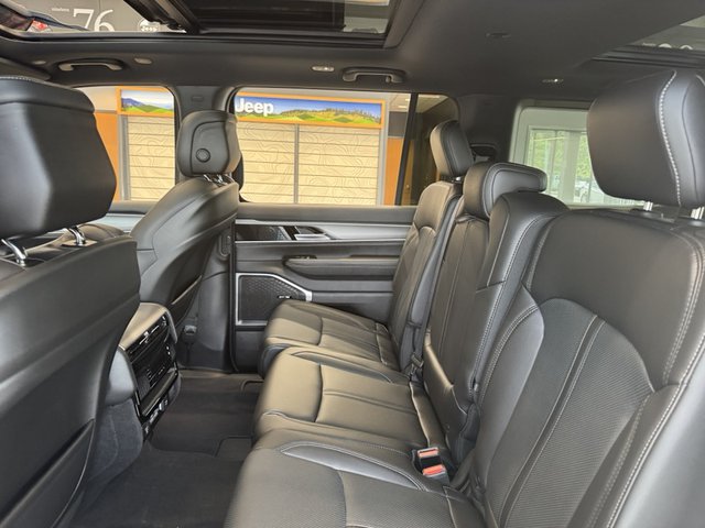 2025 Jeep Wagoneer 4WD photo