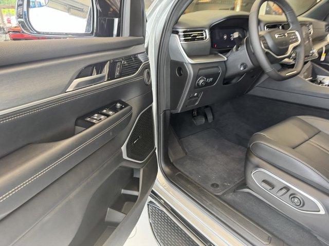 2025 Jeep Wagoneer 4WD photo