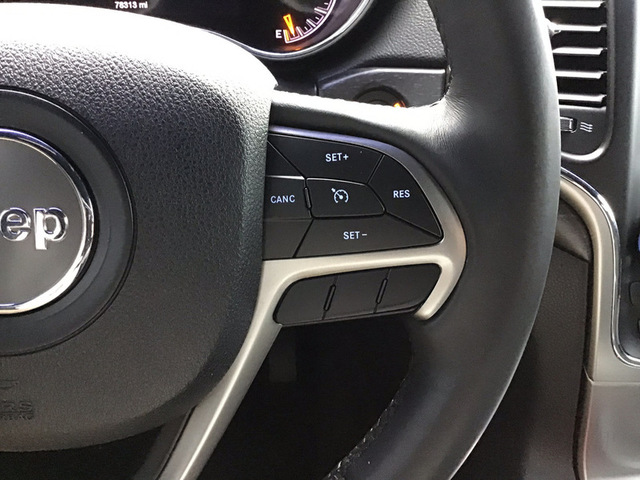 2018 Jeep Grand Cherokee Laredo 2WD photo