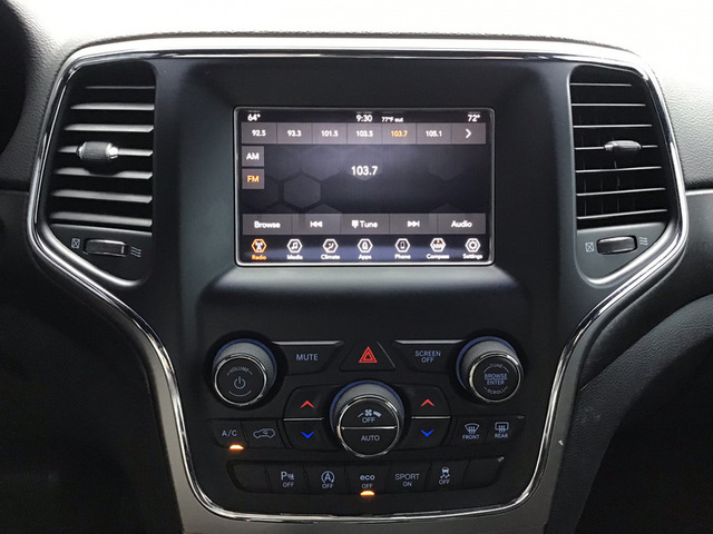 2018 Jeep Grand Cherokee Laredo 2WD photo