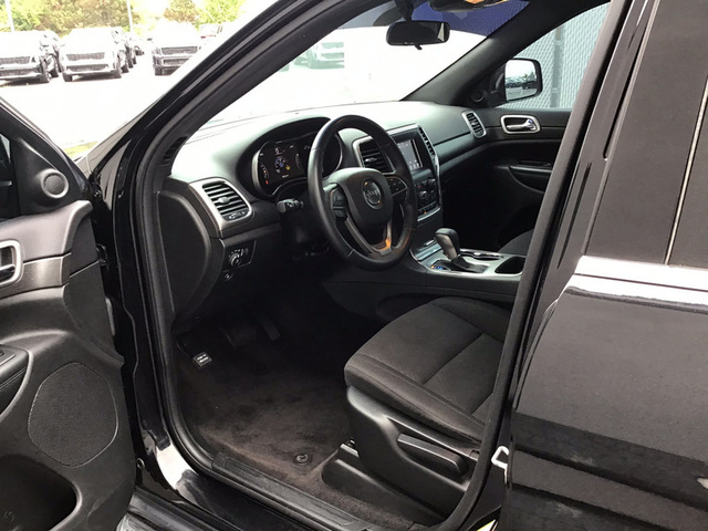 2018 Jeep Grand Cherokee Laredo 2WD photo