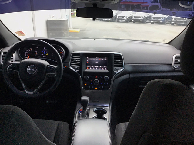 2018 Jeep Grand Cherokee Laredo 2WD photo