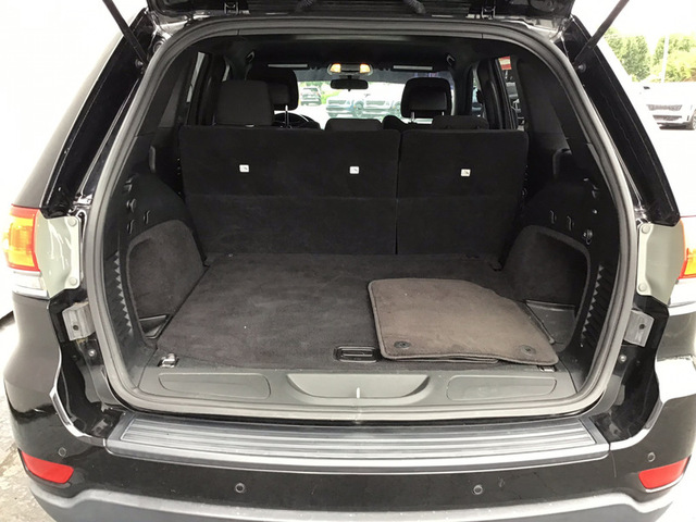 2018 Jeep Grand Cherokee Laredo 2WD photo