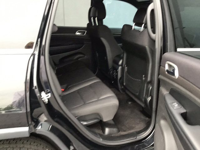 2018 Jeep Grand Cherokee Laredo 2WD photo