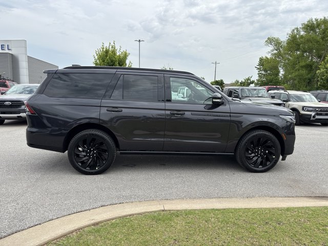 2025 Lincoln Navigator Reserve 4WD photo