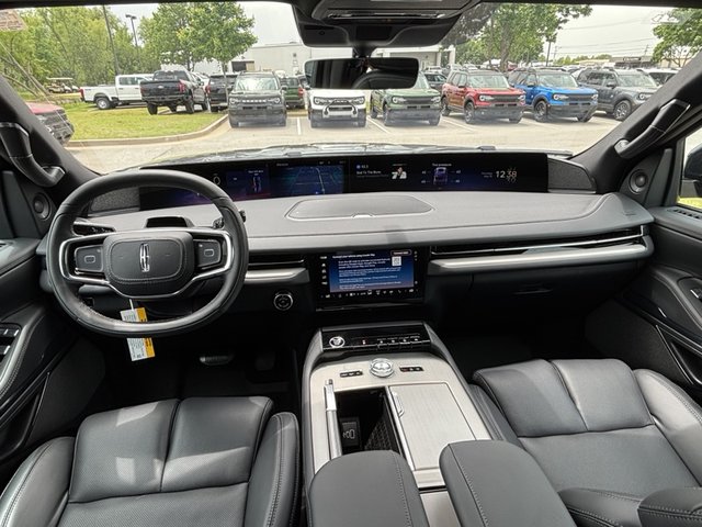 2025 Lincoln Navigator Reserve 4WD photo