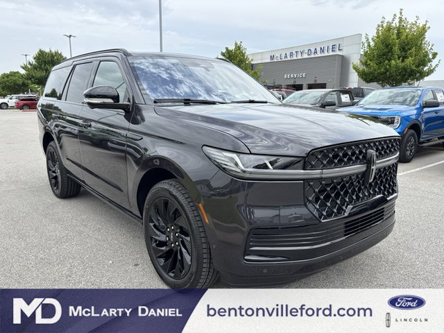 The 2025 Lincoln Navigator Reserve 4WD photos