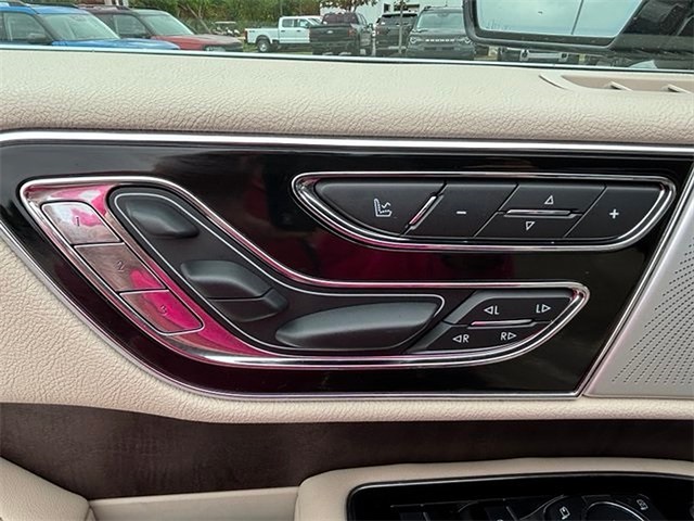 2021 Lincoln Navigator L Reserve 4WD photo