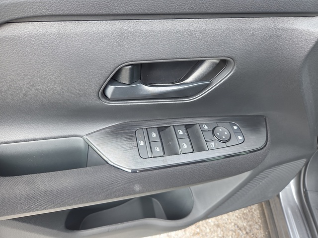 2025 Nissan Kicks S AWD photo