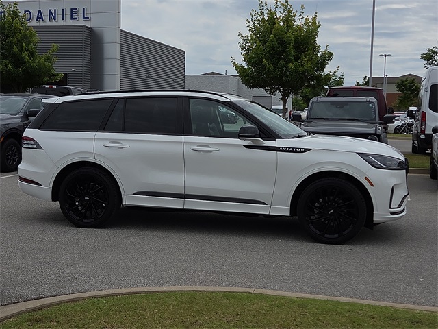 2025 Lincoln Aviator Reserve AWD photo