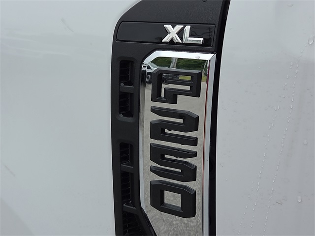 2025 Ford F-250 SD 4WD photo