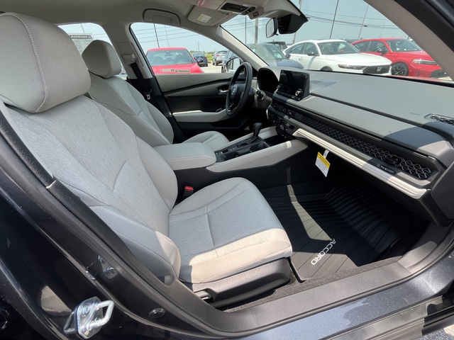 2025 Honda Accord LX photo