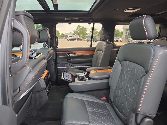 2022 Jeep Grand Wagoneer Series III 4x4 photo