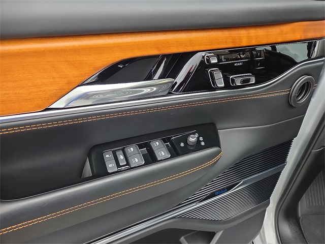 2022 Jeep Grand Wagoneer Series III 4x4 photo