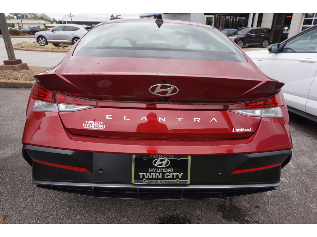 2024 Hyundai Elantra Limited 4