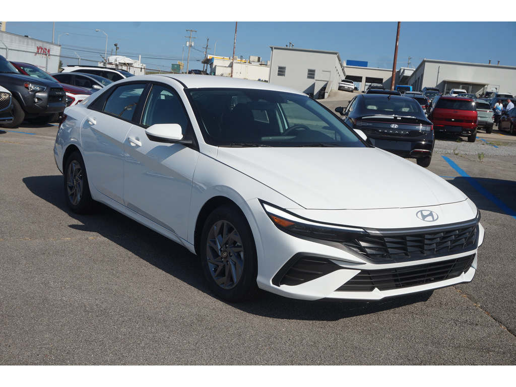 2024 Hyundai Elantra SEL 2