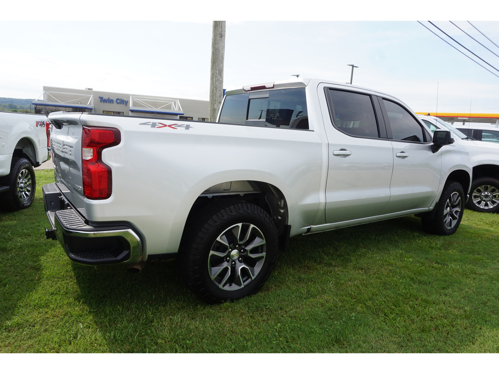 2021 Chevrolet Silverado 1500 LT 4WD 147WB 3