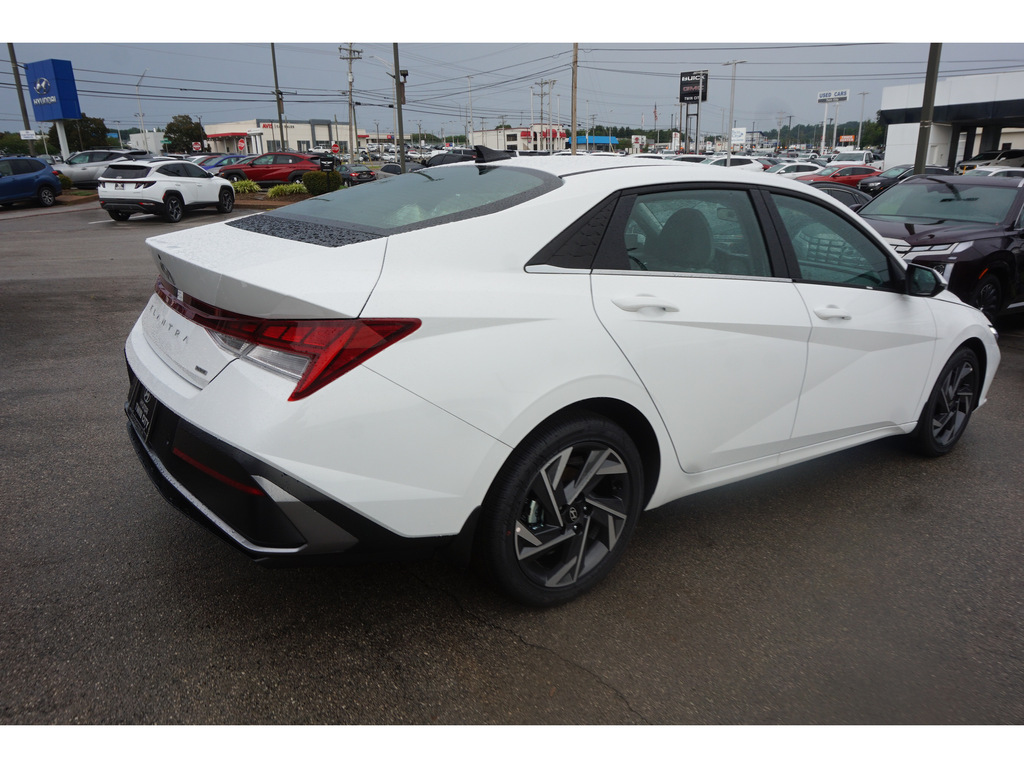 2024 Hyundai Elantra Hybrid Limited 4