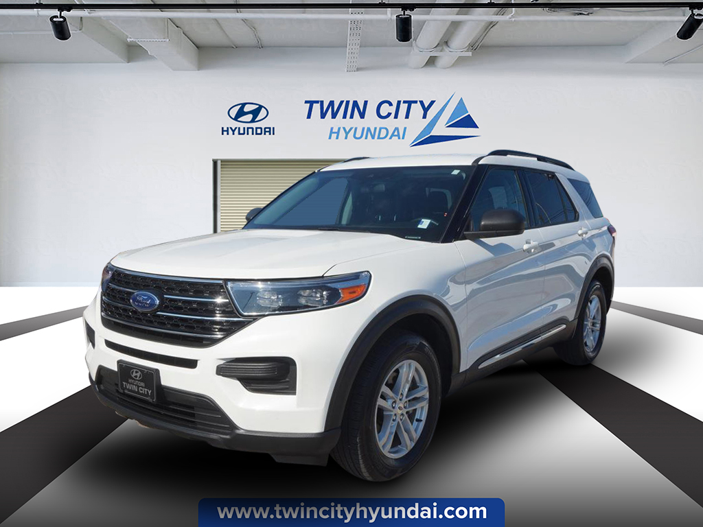 2022 Ford Explorer XLT 4WD 1