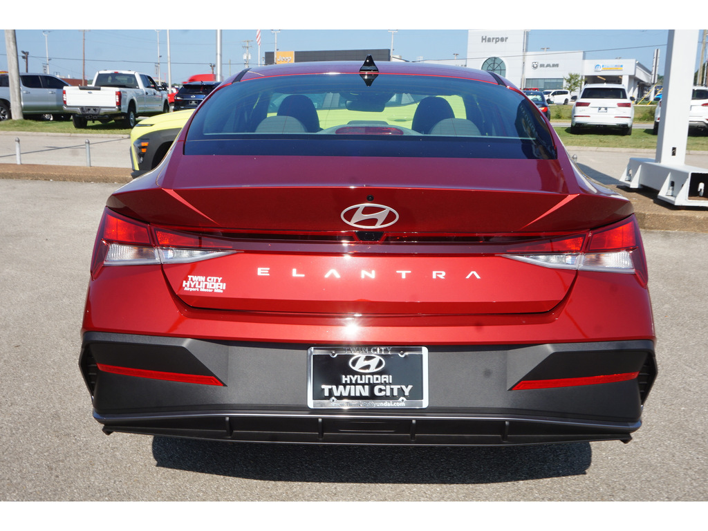 2024 Hyundai Elantra SEL 5