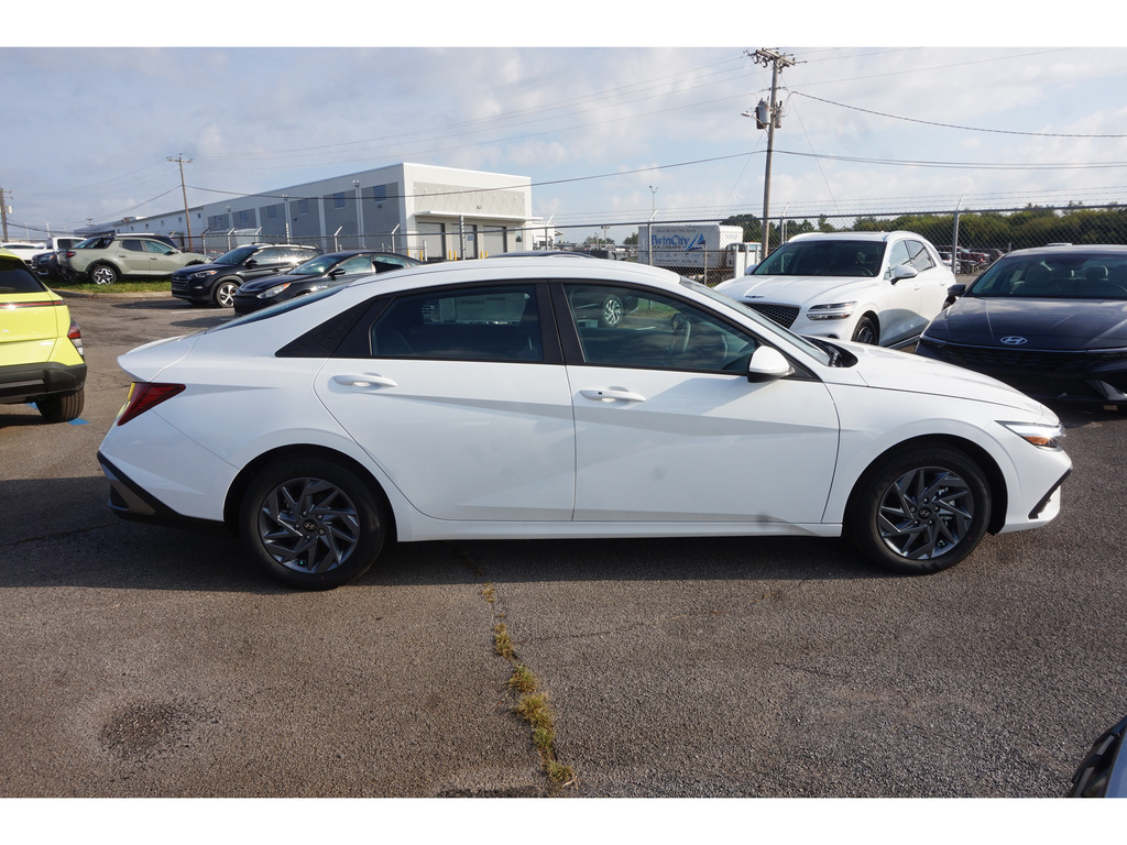 2024 Hyundai Elantra Hybrid Blue 3